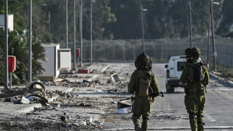 Jovens e crian&ccedil;as de kibutz de Israel devastado por ataque voltam &agrave; escola