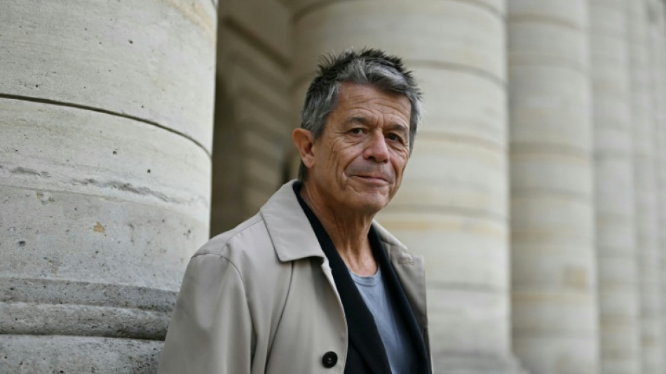 Emmanuel Carrère gana el premio Médicis en Francia con un libro sobre su madre