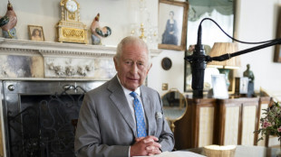 Carlos III recuerda costo de conflictos en el 80 aniversario del fin de la Segunda Guerra Mundial