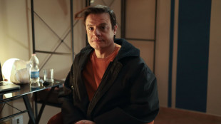 Esce in sala 'Averno Hotel' di Pino Carbone, Napoli in una stanza