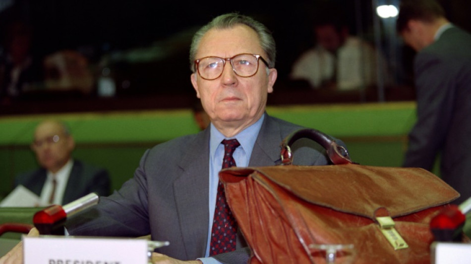 Macron rend hommage &agrave; Jacques Delors, qui a "r&eacute;concili&eacute; l'Europe avec son avenir"