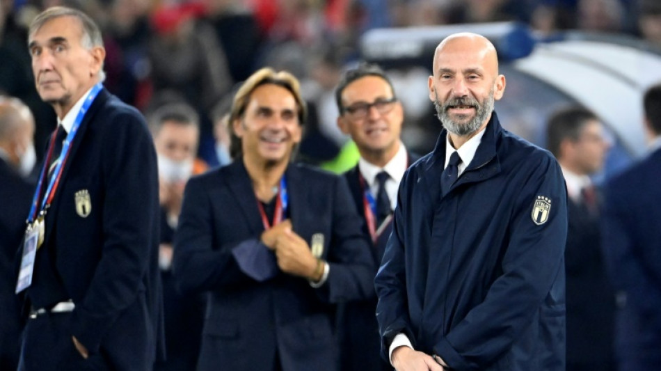 Vialli takes break from Italy duties in cancer battle