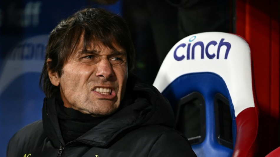 Spurs boss Conte wants club chiefs to speak up when trouble hits