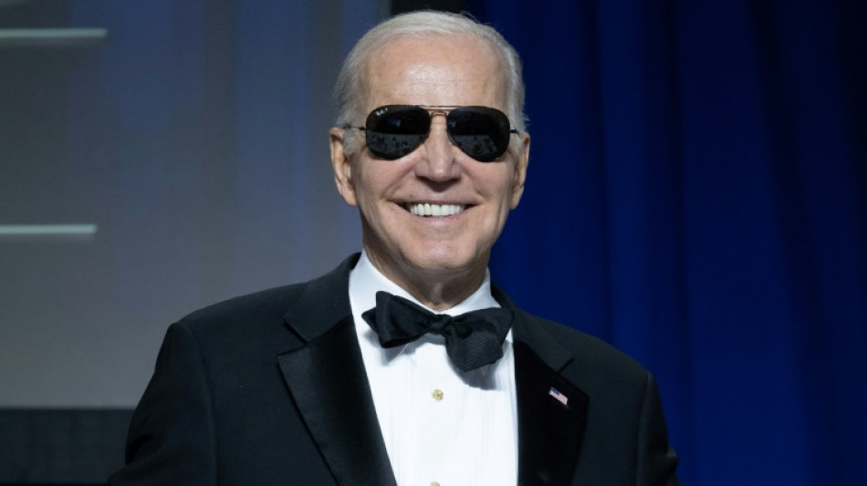 Biden se r&iacute;e con chistes sobre su edad en la cena de corresponsales de la Casa Blanca