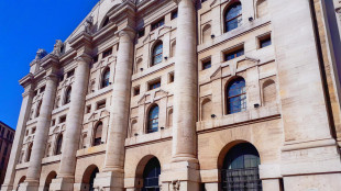 Borsa: Milano debole (-0,9%), pesa stacco cedole, cede Leonardo