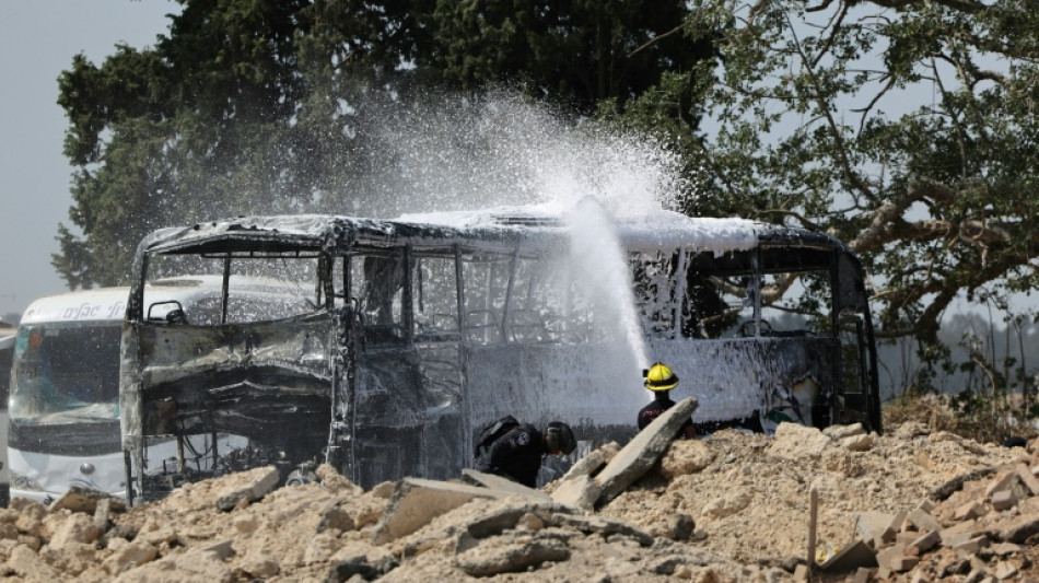 Israel bombardeia áreas nucleares do Irã; Khamenei desafia Trump