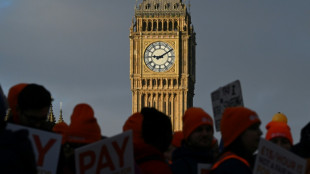 Na Inglaterra, m&eacute;dicos iniciam a maior greve da hist&oacute;ria do sistema p&uacute;blico de sa&uacute;de brit&acirc;nico