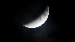 Eclissi di Sole vista dall'orbita terrestre, con un satellite
