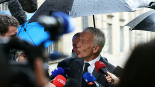 R&eacute;forme des retraites: "nous sommes tr&egrave;s r&eacute;ticents" &agrave; une suspension, dit le patron du Medef