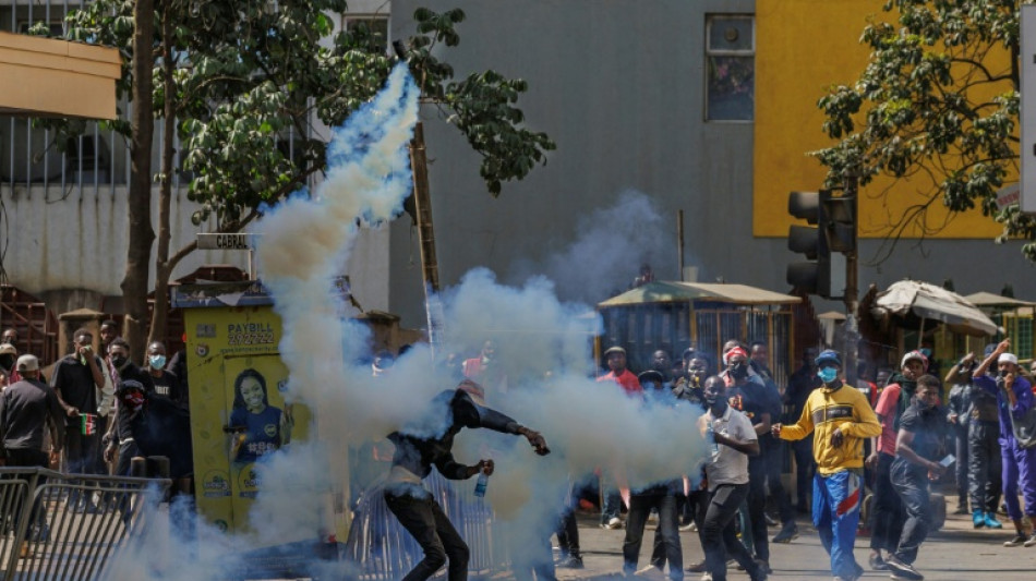 Kenya: d&eacute;monstration de force de policiers au deuxi&egrave;me anniversaire d'une r&eacute;pression sanglante