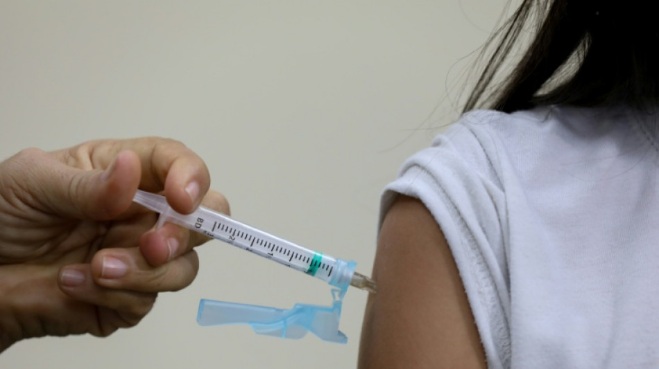 Governo suspende vacina da dengue ap&oacute;s mortes suspeitas