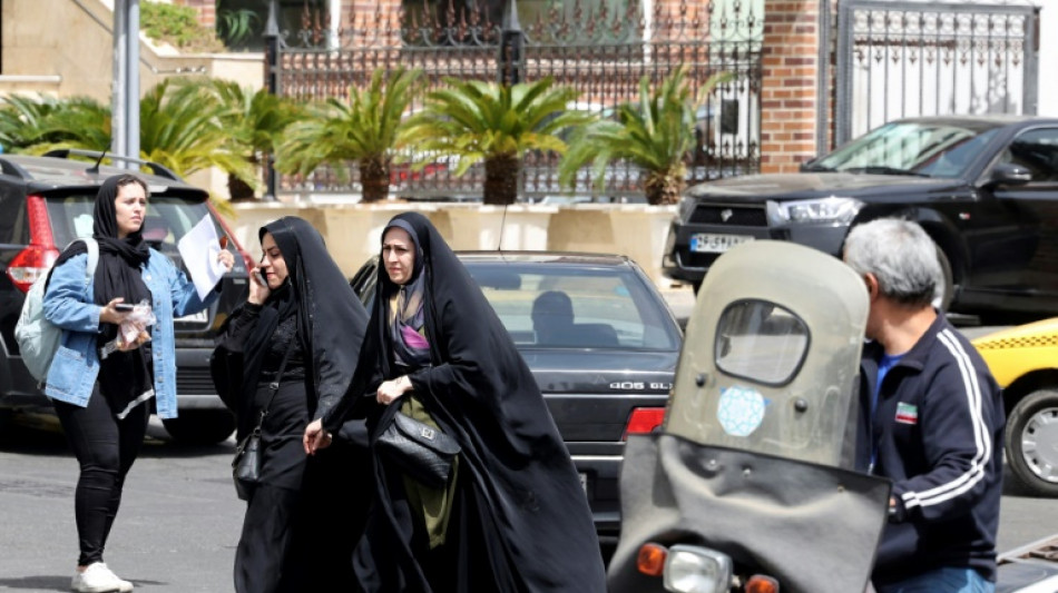 Irans Polizei schlie&szlig;t mehr als 150 Gesch&auml;fte wegen Kopftuchpflicht-Verst&ouml;&szlig;en