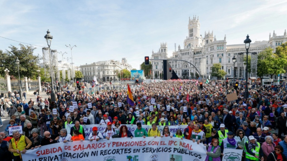 Milhares de pessoas protestam em Madri em defesa das aposentadorias