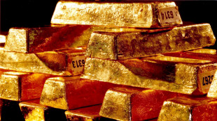 L'oro è stabile a 3.373 dollari, platino ai massimi dal 2014